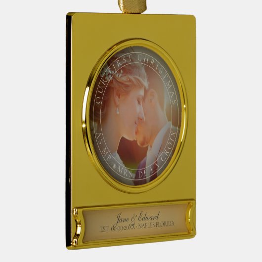 PixDezines Mr & Mrs First Kerstbruiloft Foto Verguld Banner Ornament (Rechts)