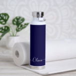 PixDezines Navy Blue DIY-kleur Waterfles<br><div class="desc">PixDezines waterflesje,  Navy Blue - DIY Color past deze aan met uw favoriete lettertype. Copyright © 2022 PixDezines™. Alle rechten voorbehouden.</div>