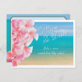 PixDezines/save the date/roze plumeria+strand Aankondigingskaart (Voorkant / Achterkant)