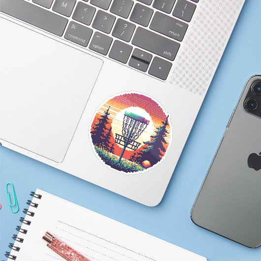 Pixel Art Disc Golfbaan Sticker (Laptop met iPhone)