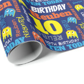 Pixel gaming alien 10e verjaardag heldere aangepas cadeaupapier (Rol Hoek)