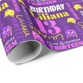 Pixel gaming alien 13e verjaardag aangepast paars cadeaupapier (Rol Hoek)