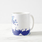 Pixel Tsunami Blue met 8 bits Pixel Art Koffiemok (Voorkant rechts)