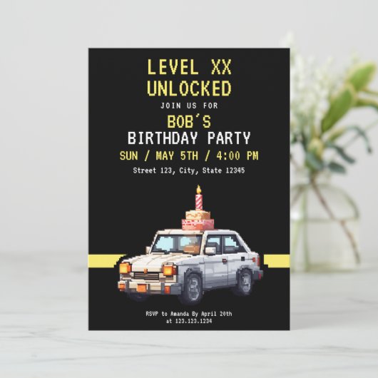 Pixel Zwart & Geel Race Gaming Verjaardag Kaart (Staand voorkant)
