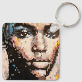 Pixelated portrait with fierce expression sleutelhanger (Achterkant)