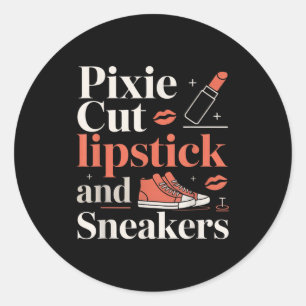 Pixie cut lipstick en sneakers korte kapsel ronde sticker