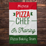 Pizza-bakteam - gepersonaliseerd theedoek<br><div class="desc">Pizza bakken team / pizza chef-kok in opleiding - vet typografie ontwerp met rood,  wit en groen. Personaliseer deze keukenhanddoek voor kinderen met zijn / haar naam. Het komt uit de winkel van lumirala.</div>