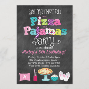 Pizza en pyjama party schoolbord uitnodiging