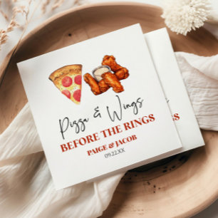 Pizza en vleugels voor het oefendiner voor het huw servet