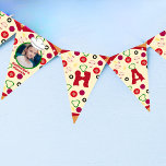 Pizza Party Kinderen Birthday Vlaggetjes<br><div class="desc">Viel je verjaardag op een heerlijke leuke manier op je kind met een pizza-themad feest! Deze pizza, de verjaardagsfeestvlaggetjes, is voorzien van een kleurrijke afbeelding van een pizza met een afbeelding die een feestelijke en uitnodigende sfeer creëer. Bovendien maken speelse en grappige saus-rode tekst de uitnodiging leuker en uitnodigend. Al...</div>