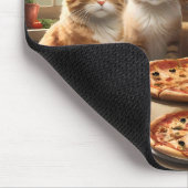 Pizza Paw-ty: Vier katten graven in! Muismat (Hoek)