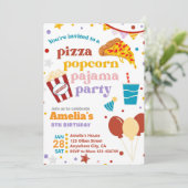 Pizza Popcorn en pyjama verjaardagsuitnodiging Kaart (Staand voorkant)