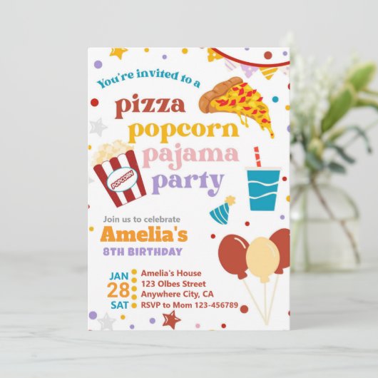 Pizza Popcorn en pyjama verjaardagsuitnodiging Kaart (Staand voorkant)