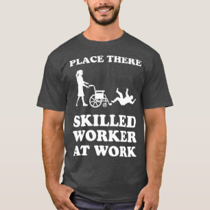 Plaats daar de vermoorde werknemers op het werk Me T-shirt