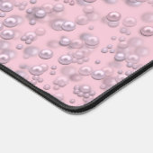 Plaatsers van wit-roze parels op roze fluweel bureaumat (Hoek)