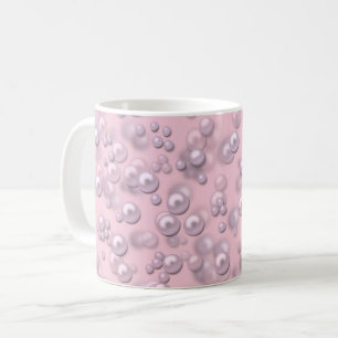 Plaatsers van wit-roze parels op roze fluweel koffiemok