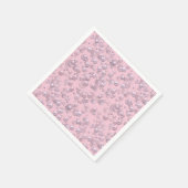 Plaatsers van wit-roze parels op roze fluweel servet (Hoek)