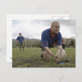 Plaatsingsbal voor roofspeler op rugbypitch briefkaart (Voorkant / Achterkant)