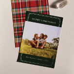 Plaid Familie Foto Geometrische Kerstmis Zilver Folie Feestdagenkaart<br><div class="desc">Met een traditioneel feestelijk vakantiethema,  een familiefoto en een geometrisch lijst tegen een effen achtergrond,  is deze kerstfamiliefoto-kaart ideaal om het feestgejuich uit te breiden naar vrienden en familie. Pas aan met uw eigen groeten door op de knop "Personaliseren" te klikken. De achterzijde is een rustiek geruit patroon.</div>