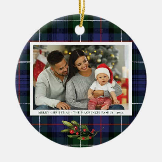 Plaid Familie Foto Rode bessen MacKenzie Tartan Keramisch Ornament (Voorkant)
