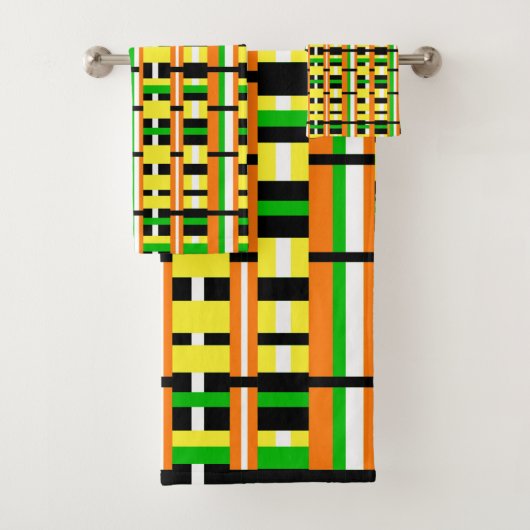 Plaid in Green, Orange & Yellow Modern Pattern Bad Handdoek (Insitu)