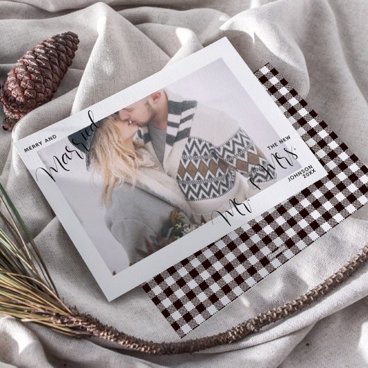 Plaid Merry & Married Script Mr. & Mrs. Foto Feestdagenkaart
