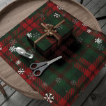 Plaid Pattern Christmas Feestdagen Cadeaupapier<br><div class="desc">Wikkel uw vakantiegiften in feestelijke stijl met onze Red and Green Plaid Snowflakes Wrapping Paper. Dit klassieke en tijdloze design brengt een vleugje warmte en traditie naar uw cadeaus. Of u nu doordachte geschenken voor geliefden inpakt of een feestelijke toets toevoegt aan uw vakantiedecoraties, dit geruite inpakpapier is de perfecte...</div>