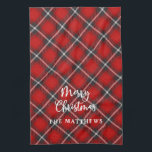 Plaid Rustic Red Black Merry Christmas Theedoek<br><div class="desc">Een rustieke rode en zwarte plaid keukendoek met de woorden,  "Merry Christmas" en gepersonaliseerd met jouw naam eronder. Eenvoudige landelijke stijl voor uw huis die perfect is voor de kerstvakantie. Mix en match met andere coördinerende kerst kussens op www.zazzle.com/blackberryBoulevard. Ontwerpvragen worden beantwoord door een e-mail te sturen naar customercare@blackberryboulevard.com</div>