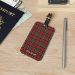 Plaid Rustiek Rood en Groen Stewart Tartan Bagagelabel<br><div class="desc">Een stijlvol en praktisch accessoire ontworpen voor de moderne reiziger. Dit label combineert naadloos mode en functie, waardoor het de perfecte reisgenoot is voor mensen die zowel esthetiek als nut waarderen. Het kenmerkende geruite patroon voegt niet alleen een vleugje tijdloze verfijning toe aan uw bagage, maar zorgt ook voor een...</div>