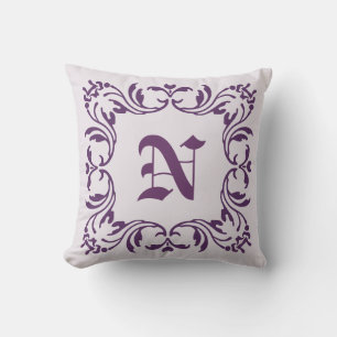 Plain Mint crème background en Damask Monogram Kussen