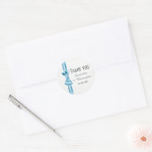 Plain pastel blauw satijnen lint boog dank u ronde sticker (Envelop)