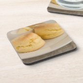 Plain scone met boter op bord onderzetter (Linkerzijde)