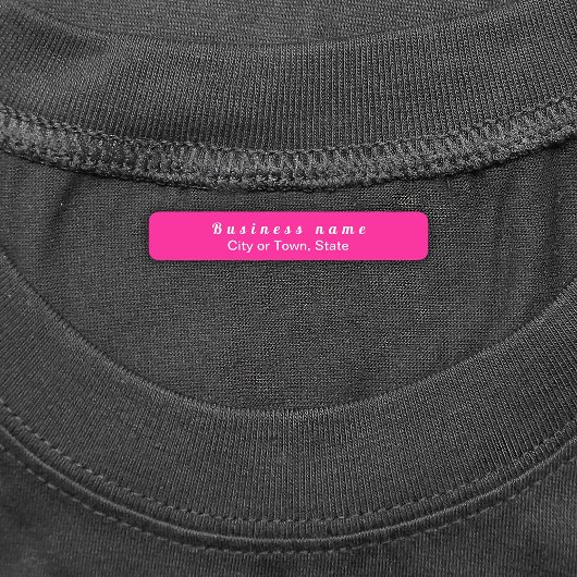 Plain Text Brand Name op Roze Rechthoekstrijk On Labels