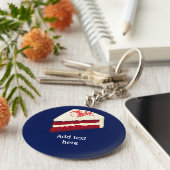 Plak rode kletskap met jouw naam, elke kleur sleutelhanger (Zijkant)