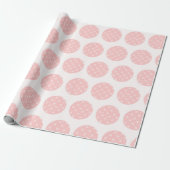 Plak roze polka stippen witte sneeuwvlokken cadeaupapier (Uitgerold)