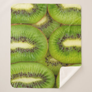 plakken van verse en rijpe kiwi's in rowbruin,c sherpa deken