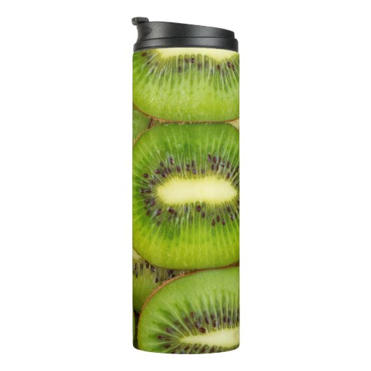 plakken van verse en rijpe kiwi's in rowbruin,c thermosbeker (Geroteerd rechts)