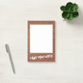 Plaknotities met bakstenen muur en aangepaste teks post-it® notes (Kantoor)