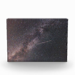 Plane crossing the Milky Way (2024) Fotoblokken