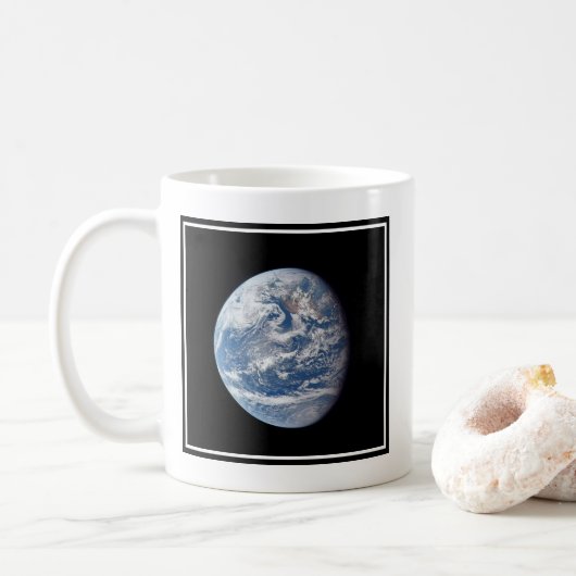Planeet Aarde genomen door de Apollo 11 bemanning. Koffiemok (Met donut)