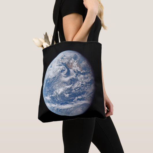 Planeet Aarde genomen door de Apollo 11 bemanning. Tote Bag (Dichtbij)