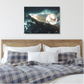 Planeet Aarde in een Oyster Pearl Canvas Afdruk (Insitu (Slaapkamer))