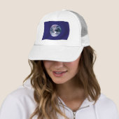 Planeet Aarde Vlag Hoed Trucker Pet (In situ)