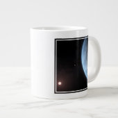 Planeet K2-18b, gastheer ster en bijbehorende plan Grote Koffiekop (Voorkant rechts)