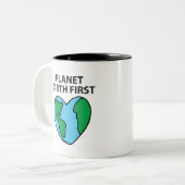 Planet First Ecological Icon Happy Earth Clipart Tweekleurige Koffiemok (Voorkant links)