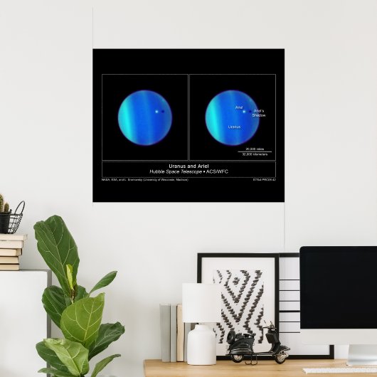 Planet Uranus en het is Moon Ariel van de Hubble Poster (Thuiskantoor)