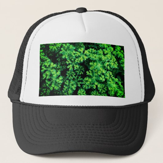 Plant met groene bobbel trucker pet (Voorkant)