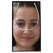 Plant rode tulpbollen voor begrafenisherdenking klein cadeauzakje (Achterkant)