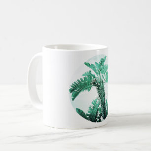 Plant van groene bladbananen koffiemok