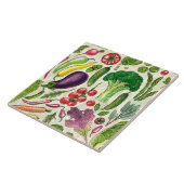 Plantaardige kruiden en tuinoogst op off white tegeltje (Zijkant)